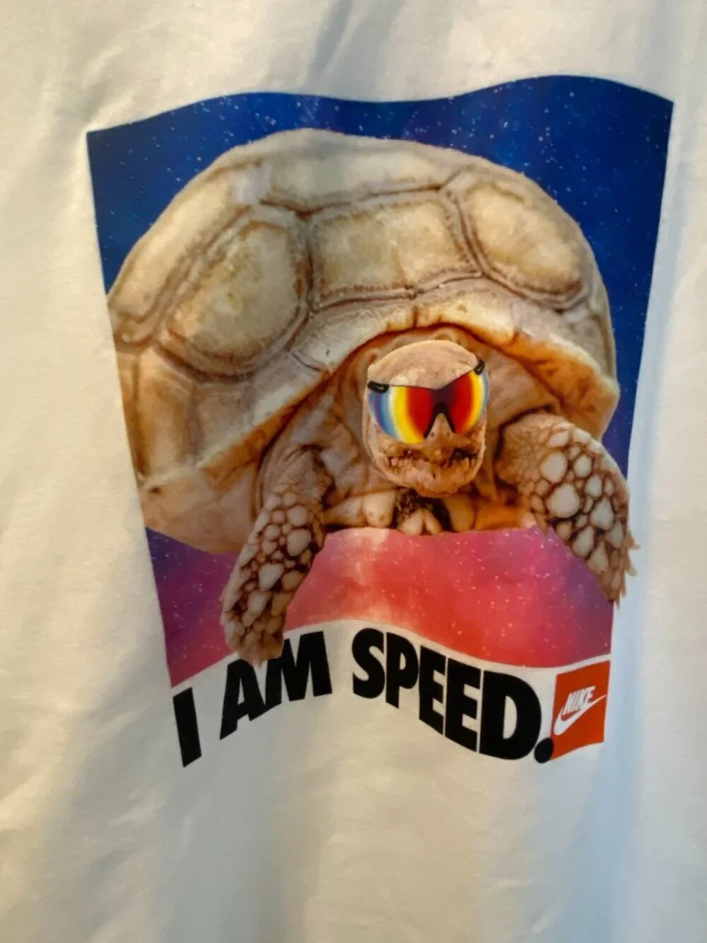 Nike I Am Speed Graphic T-Shirt XS White Turtle Sunglasses Loose Fit Tee